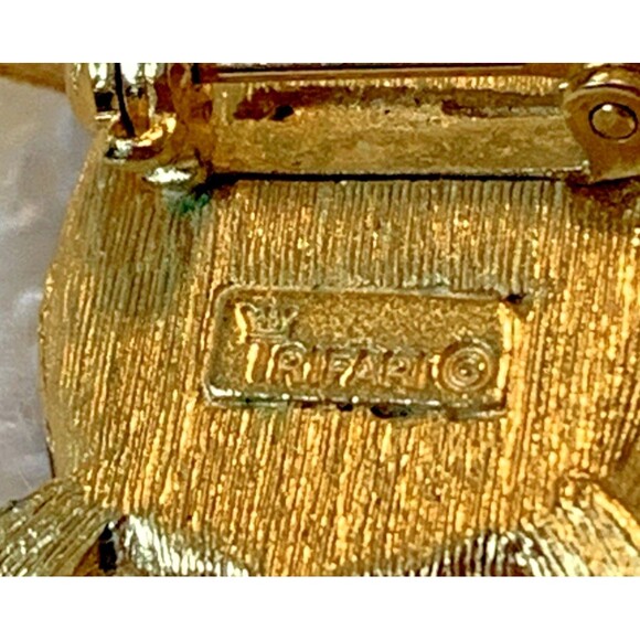 Vintage Trifari Signed Turtle Brooch Gold Tone Faux Tortoise Shell Pin 1960s - Picture 3 of 9